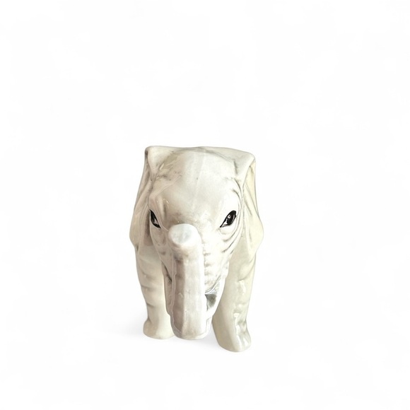“CALI” Vintage White Ceramic Elephant Volcano Inspired Capri Blue Bougie Candle - Picture 7 of 7